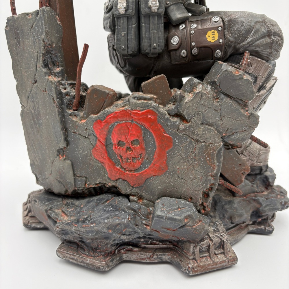 Gears of War 3 Epic Edition Xbox 360 Game, Marcus Fenix Statue, Medal, Book 2011 - Picture 15 of 16